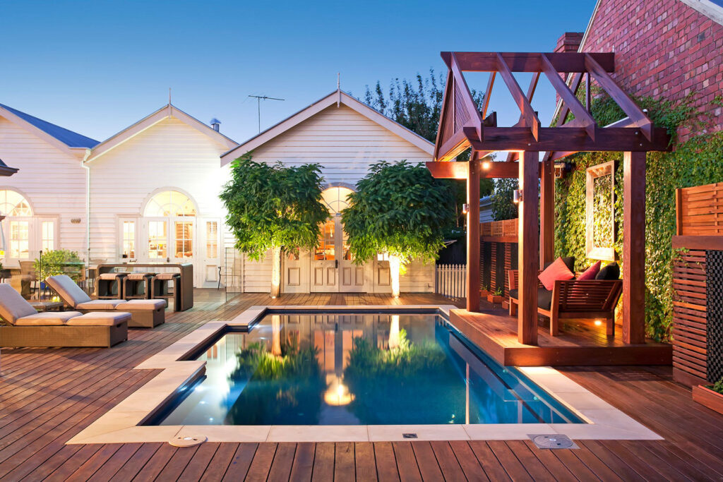 Should I Choose a Fiberglass or Vinyl Liner Pool? 5 Should I Choose a Fiberglass or Vinyl Liner Pool?