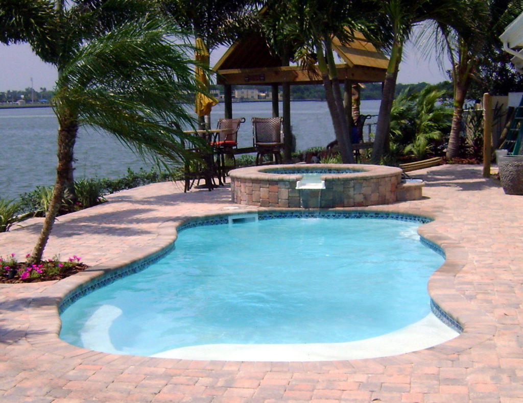 Vista Isle 12′ x 28′ – 6″ 6 Vista Isle fiberglass pool Ontario